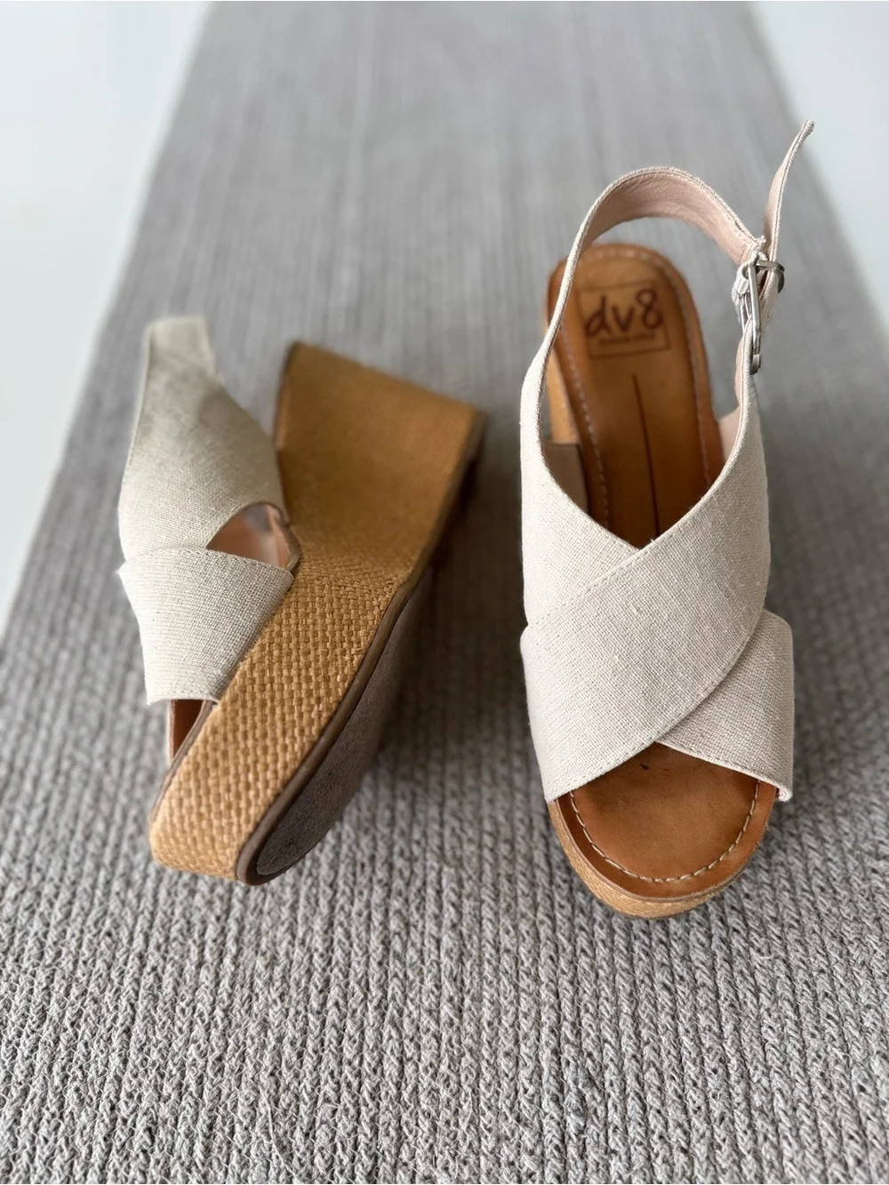 DV by Dolce Vita Natural Linen Crossover Slingback Wedge Sandals Sz 8